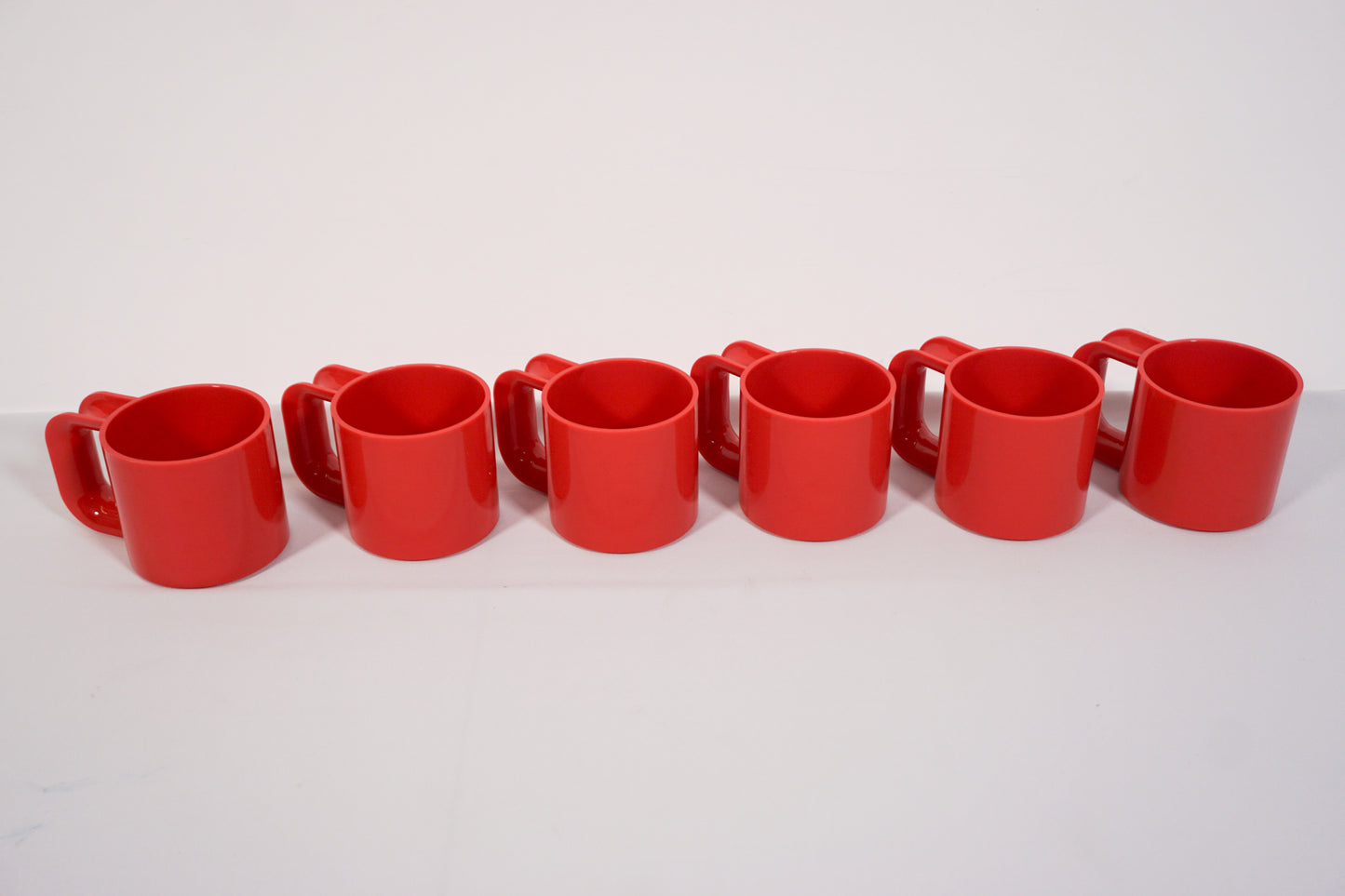 Set of 6 red Volari plastic mugs