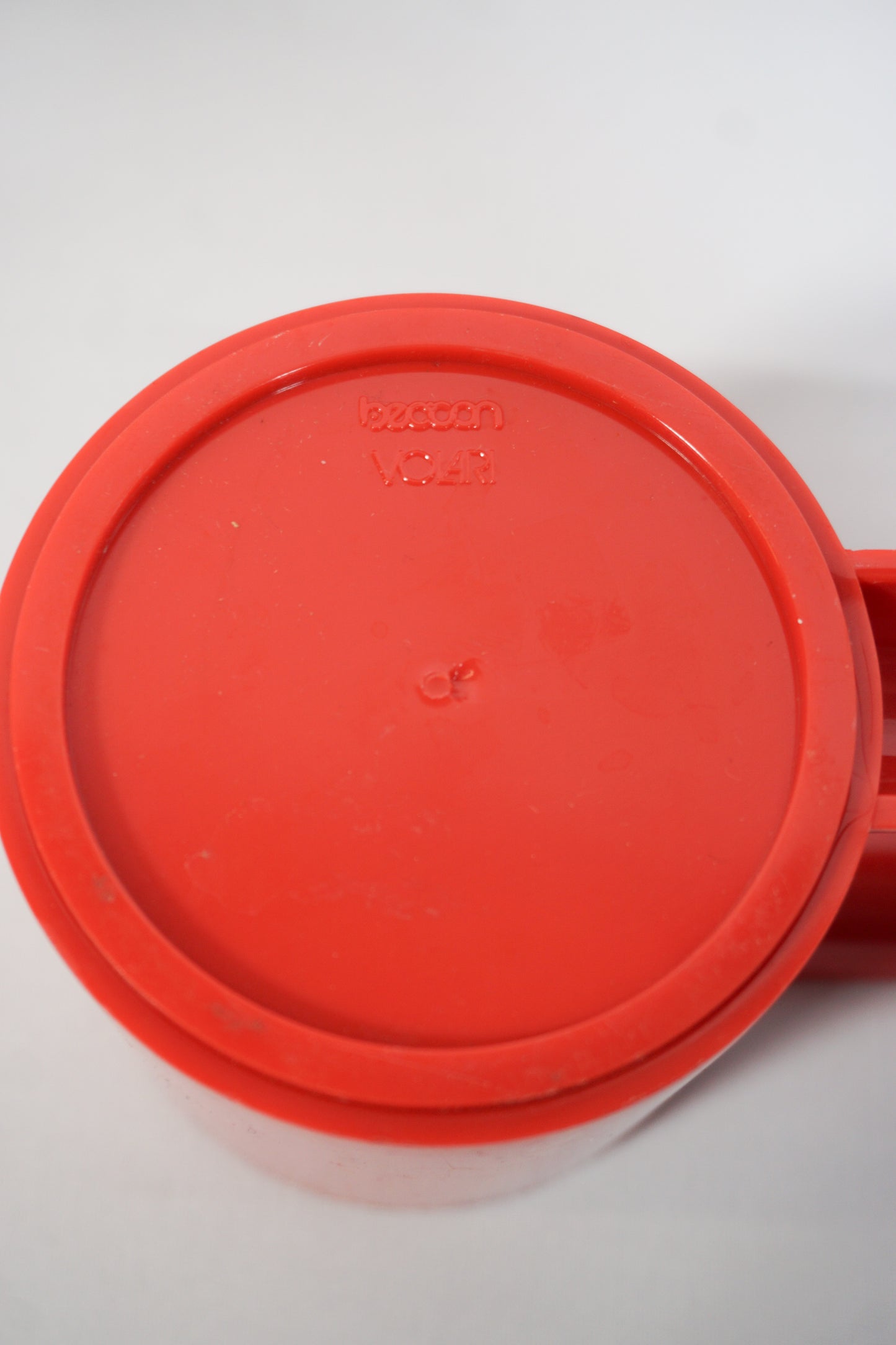 Red Volari plastic mugs