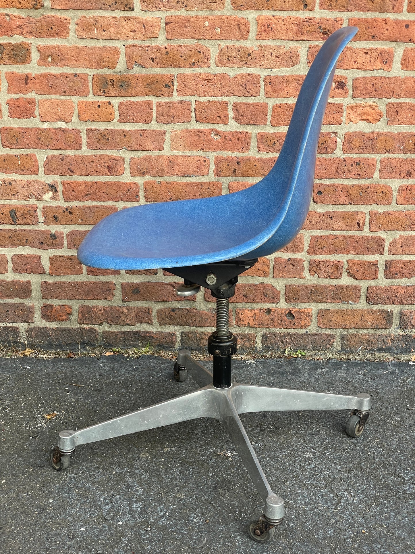 Eames for Herman Miller Fiberglass Shell Swivel Office Chairs on Casters