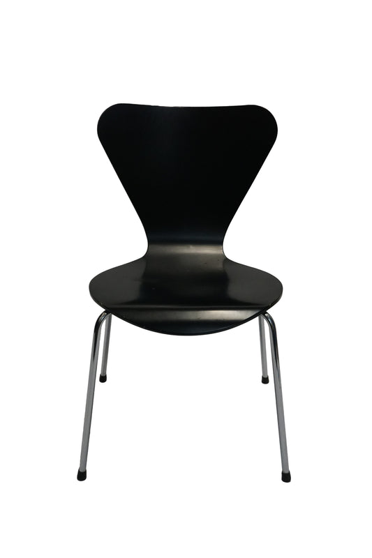 Arne Jacobson Series 7 Style Chair