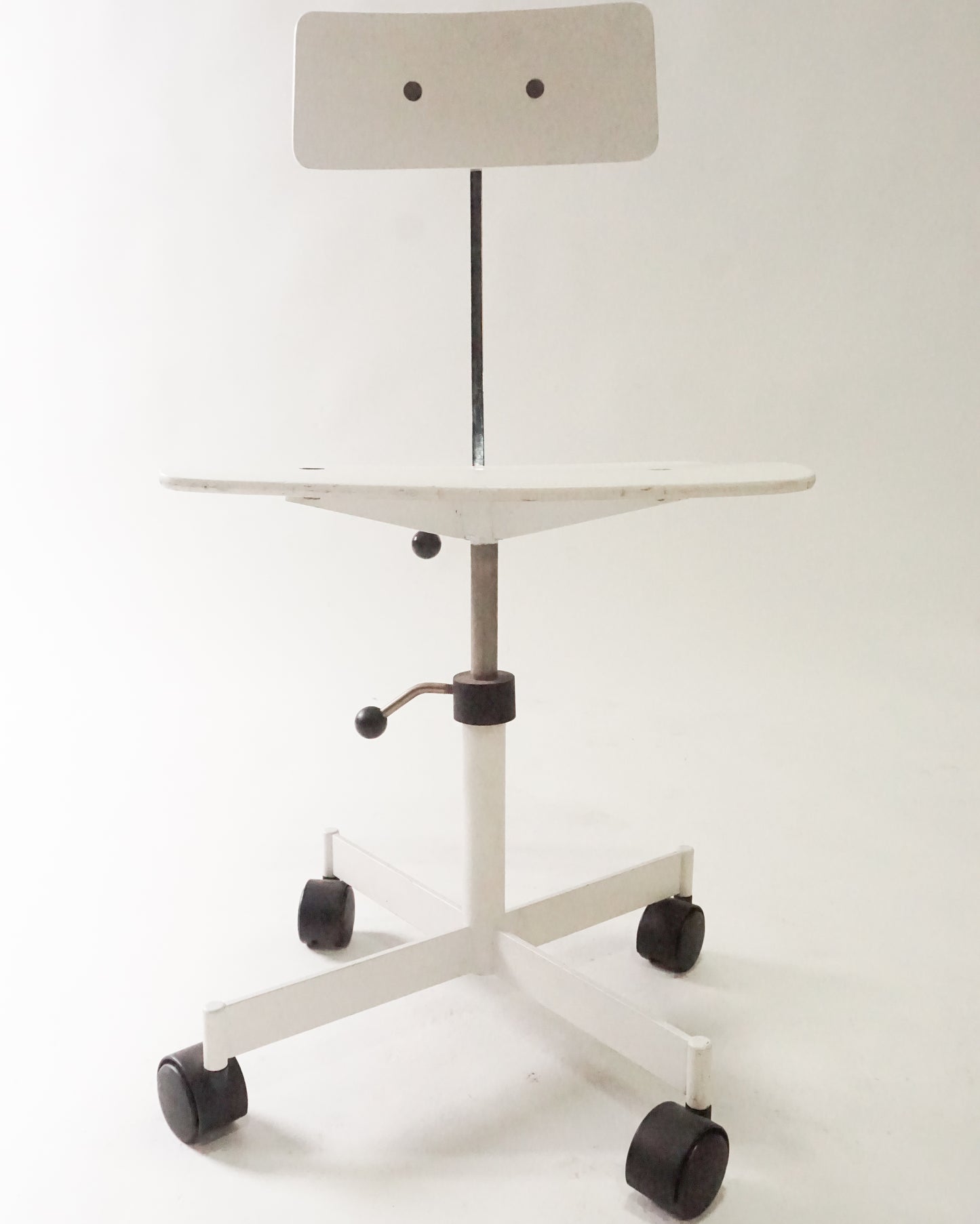 White Kevi Chair