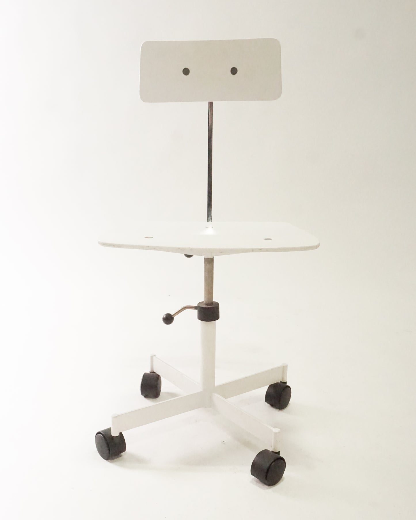 White Kevi Chair