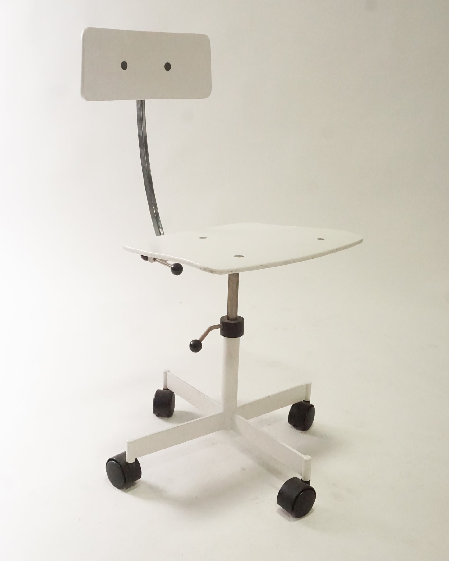 White Kevi Chair