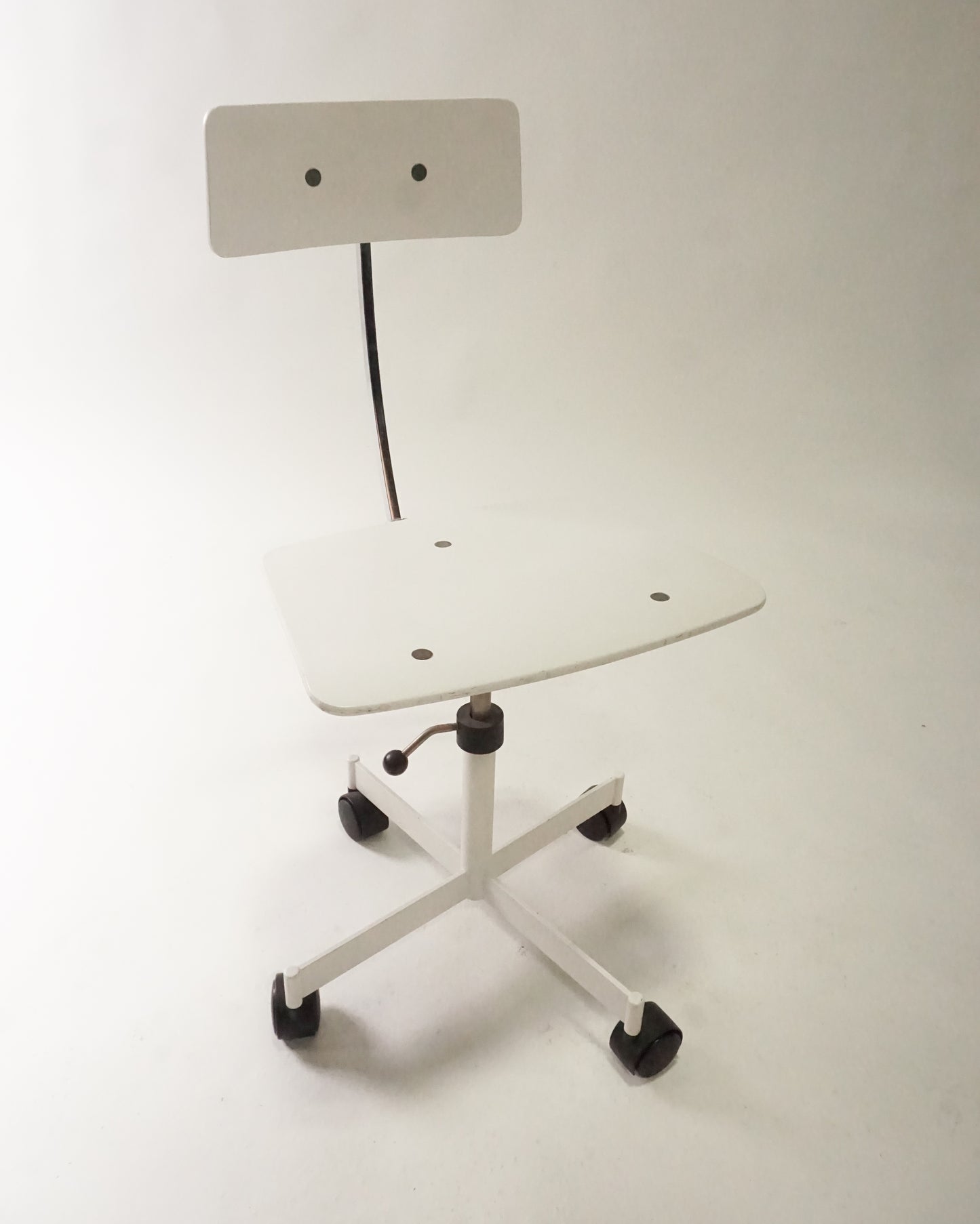 White Kevi Chair