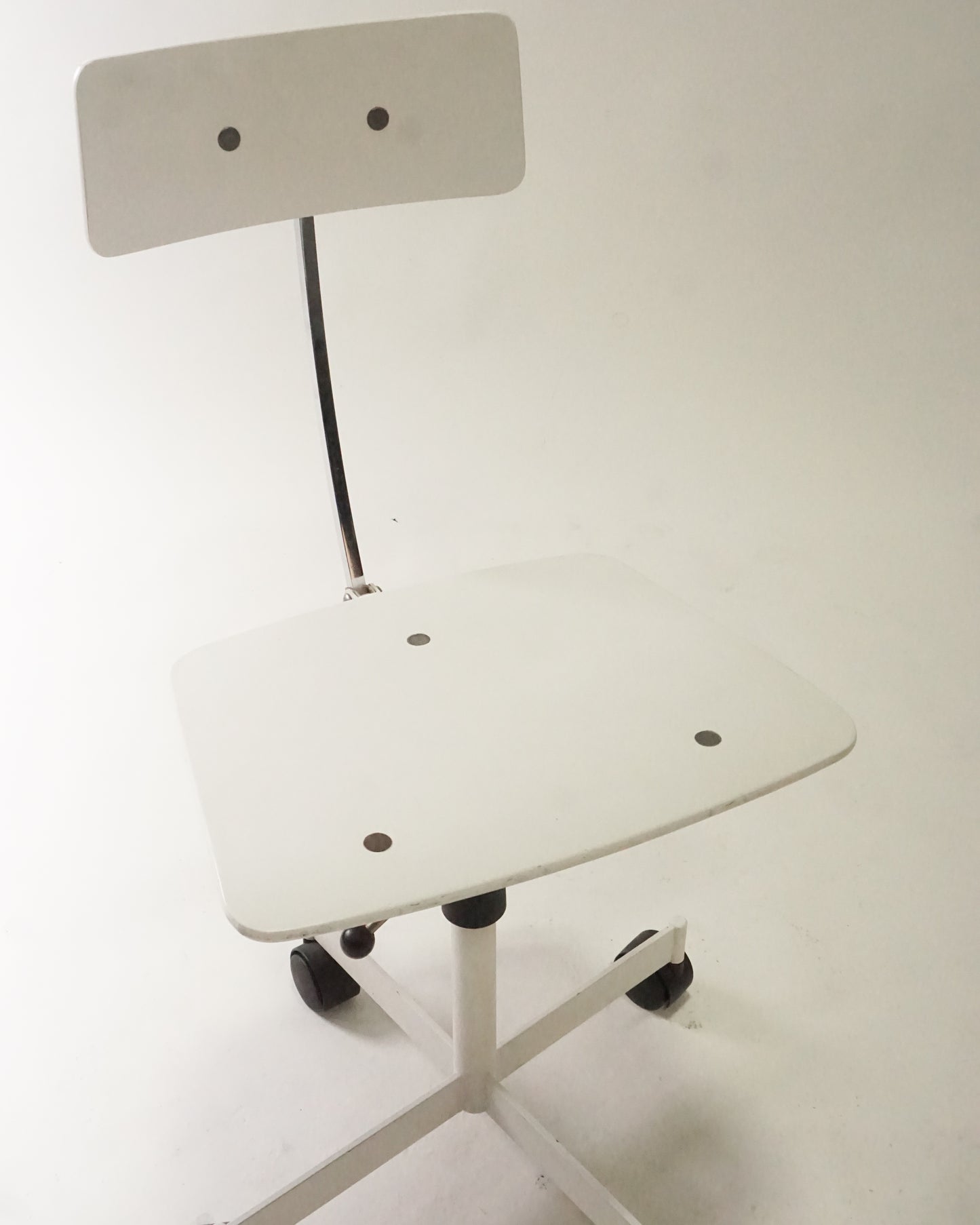 White Kevi Chair